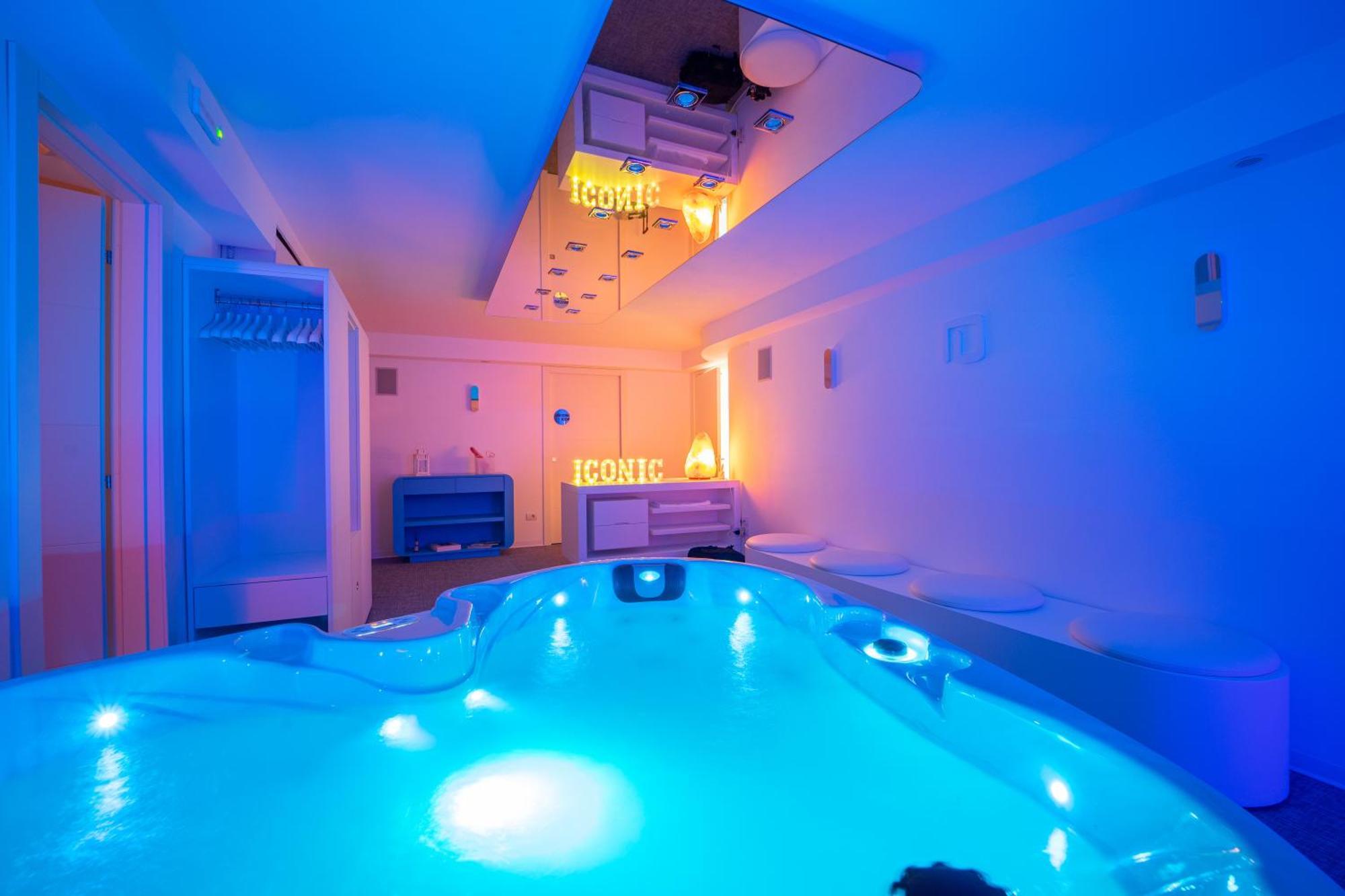 Iconic Wellness & Arezzo